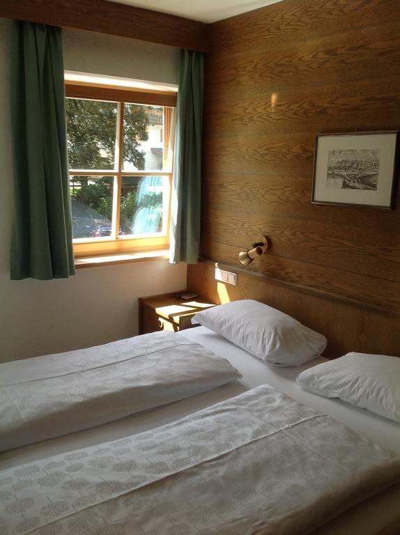 Garni Pineta Hotell San Martino in Badia Rum bild