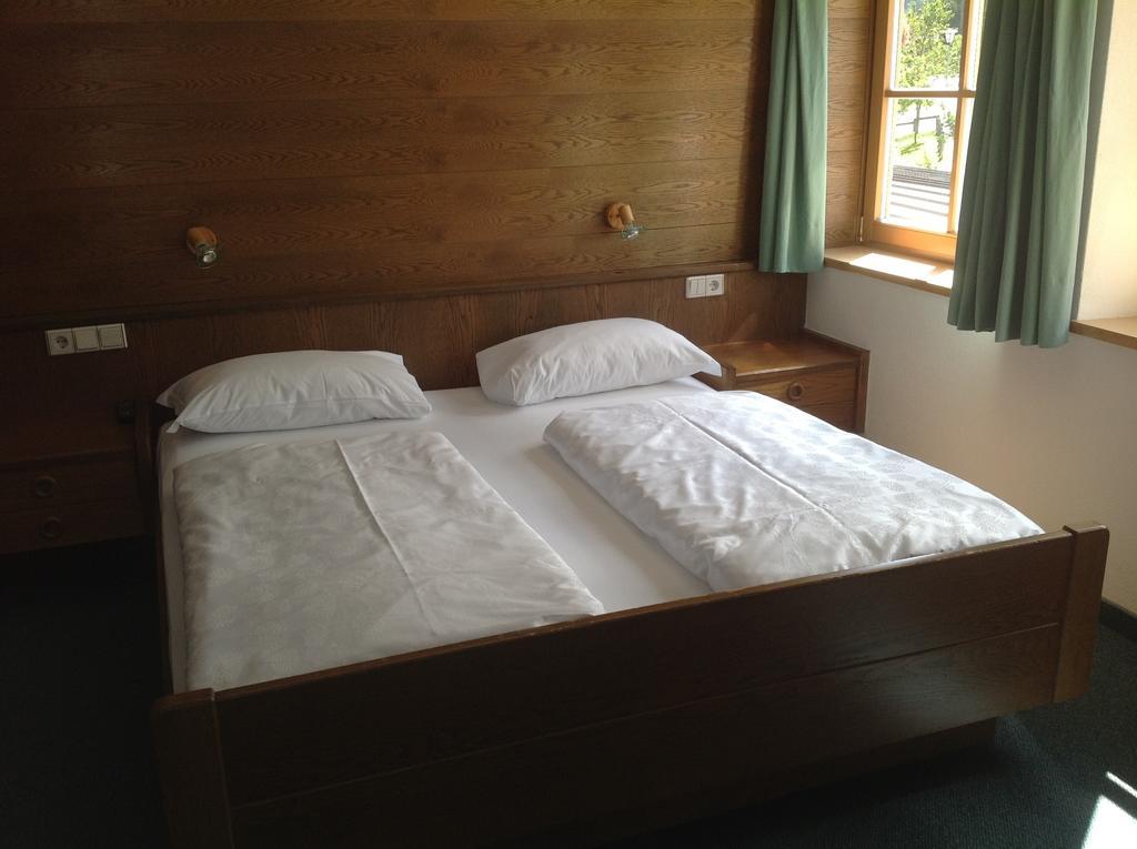 Garni Pineta Hotell San Martino in Badia Rum bild