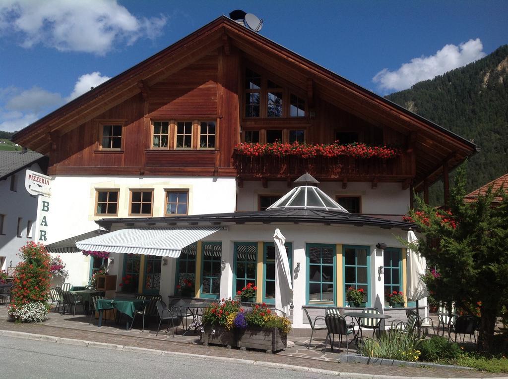 Garni Pineta Hotell San Martino in Badia Exteriör bild