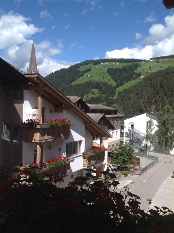 Garni Pineta Hotell San Martino in Badia Exteriör bild