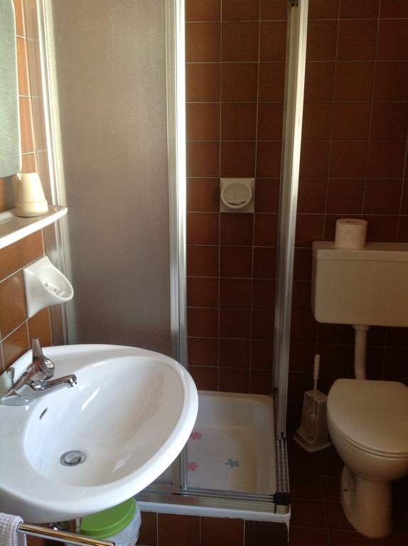 Garni Pineta Hotell San Martino in Badia Rum bild